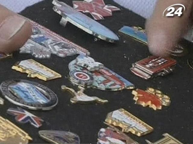Коллекционеры из разных уголков мира обмениваются мини-символами Олимпиады Коллекционеры из разных уголков мира обмениваются мини-символами Олимпиады
