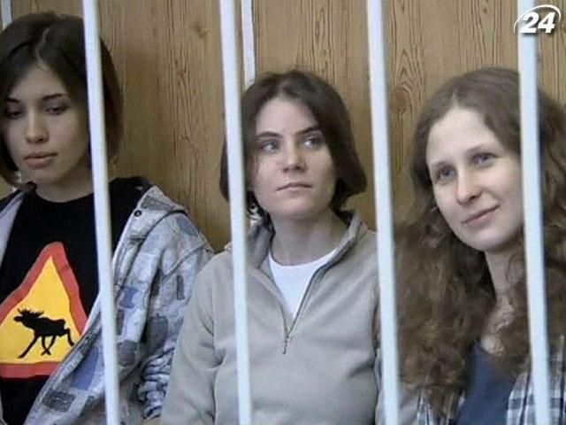 В России будут судить панк-феминисток "Pussy Riot" В России будут судить панк-феминисток "Pussy Riot"