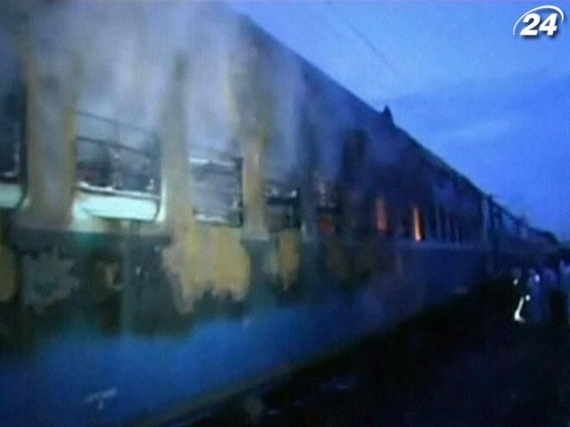 В Індії через пожежу в потязі загинуло близько 50 людей
