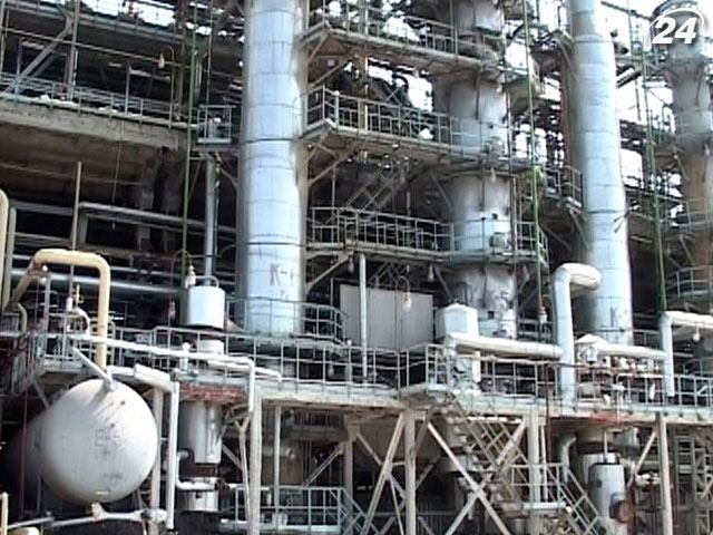 Украинские нефтеперерабатывающие заводы сократили переработку нефтесырья на 42%