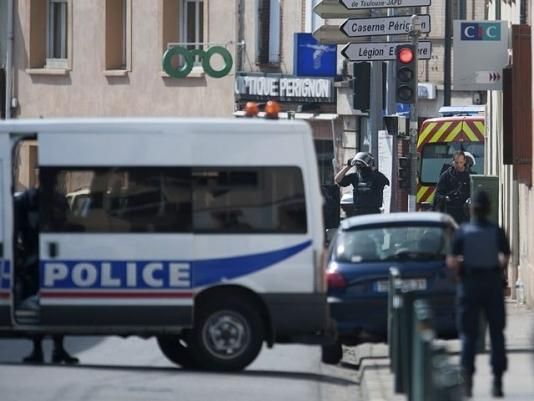 У Марселі просто на вулиці розстріляли хлопця із автомата Калашникова