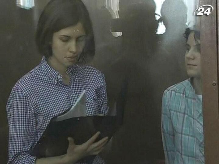 Участницы Pussy Riot не признали себя виновными в хулиганстве Участницы Pussy Riot не признали себя виновными в хулиганстве