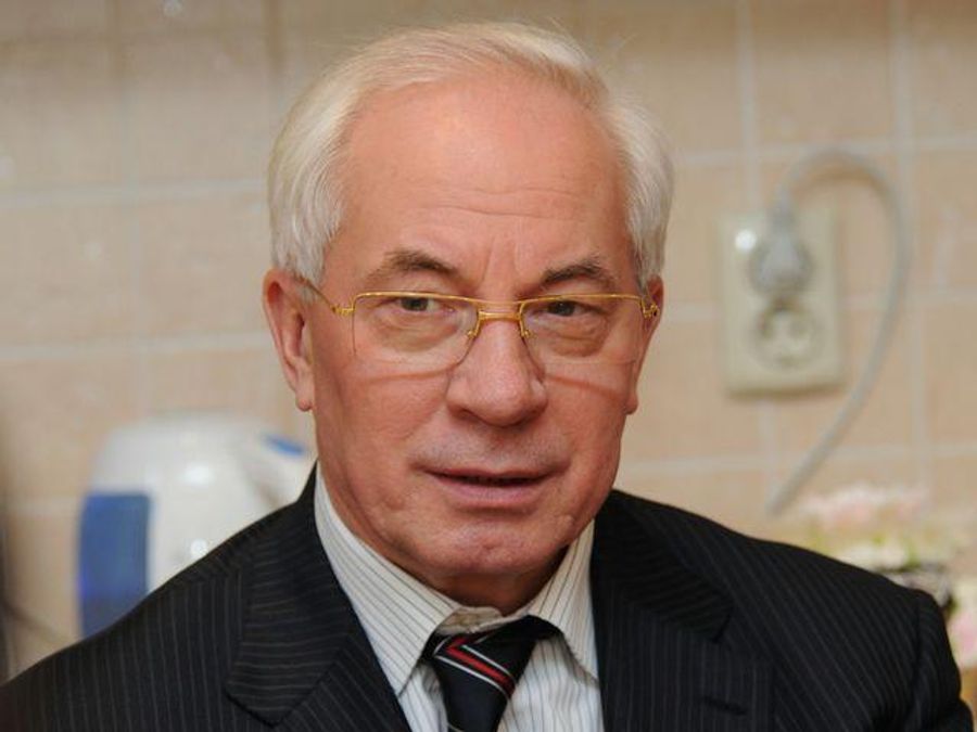 Азаров возглавил список Партии регионов