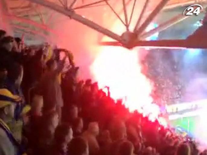 Суд зобов’язав фанів виплатити ФФУ більше 400 тис грн Суд зобов’язав фанів виплатити ФФУ більше 400 тис грн