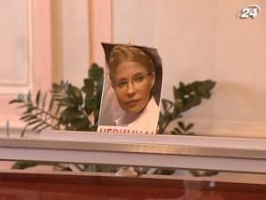 Тимошенко отказывается от суда в режиме видеоконференции Тимошенко отказывается от суда в режиме видеоконференции