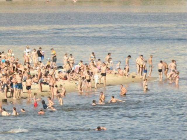У Криму закрили 10 пляжів