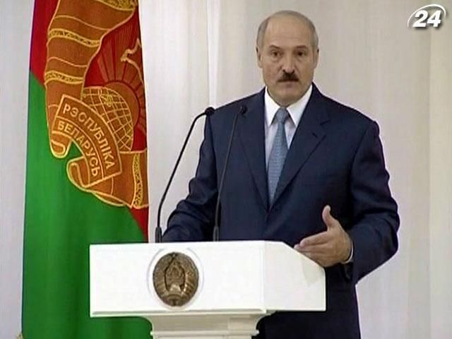 Лукашенко звільняє військове керівництво за "плюшевий десант"