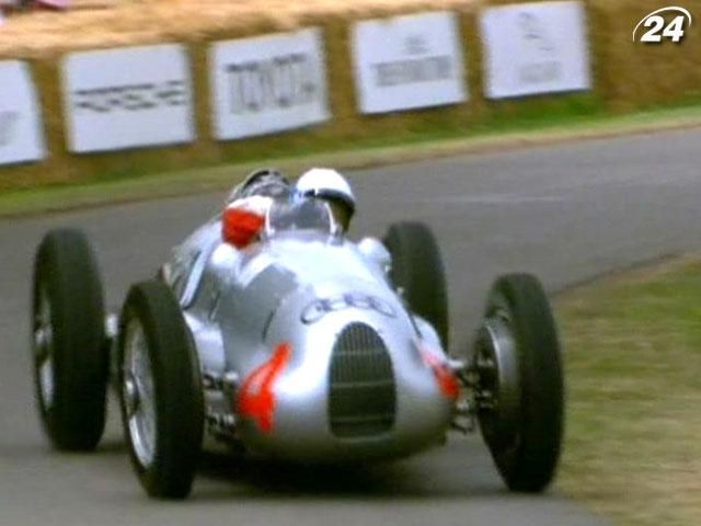 Рев двигателей и блеск совершенного дизайна - это фестиваль скорости в Гудвуде Рев двигателей и блеск совершенного дизайна - это фестиваль скорости в Гудвуде