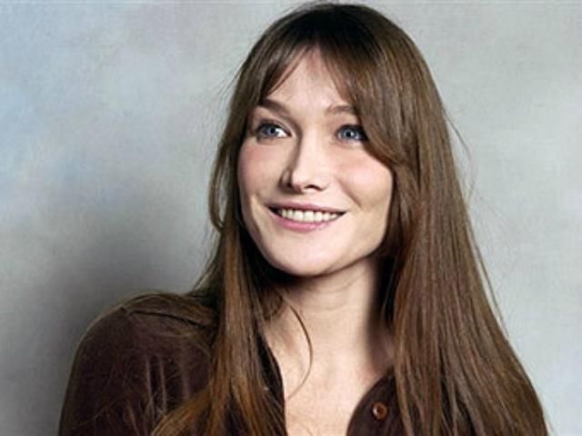 Во Франции установят статую с лицом Карлы Бруни (Фото) Во Франции установят статую с лицом Карлы Бруни (Фото)