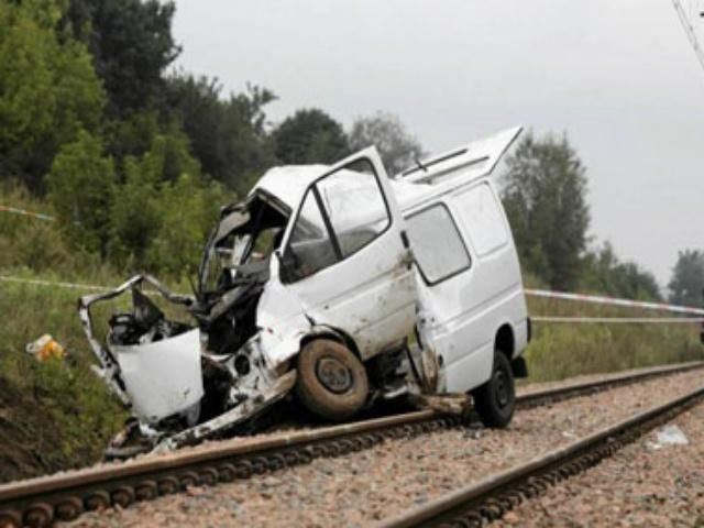 Родичів загиблих у ДТП супроводять у Польщу психологи МНС Родичів загиблих у ДТП супроводять у Польщу психологи МНС