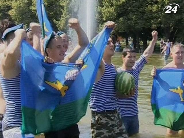 В России отметили День воздушно-десантных войск - 2 августа 2012 - Телеканал новин 24 В России отметили День воздушно-десантных войск - 2 августа 2012 - Телеканал новин 24