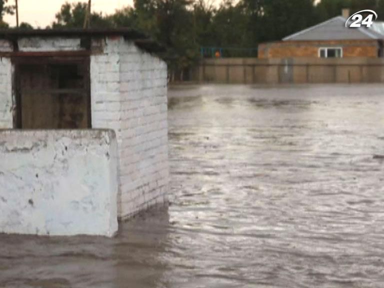 Ливень в Крыму затопил почти сотню усадеб Ливень в Крыму затопил почти сотню усадеб