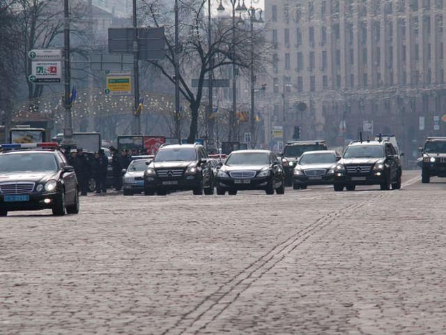 ГАИ разрешает кортежам нарушать правила дорожного движения