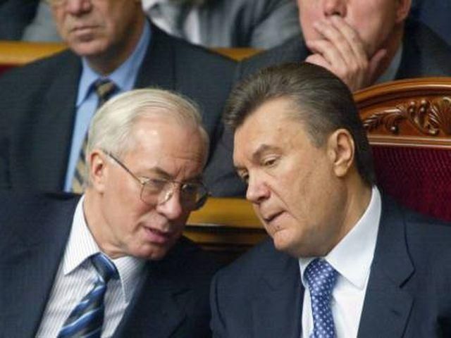 Азаров вважає, що йому та Януковичу "ненормально" живеться