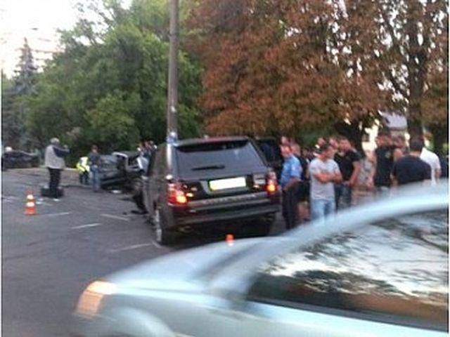 Одеса: Журналіст на джипі розтрощив три авто Одеса: Журналіст на джипі розтрощив три авто