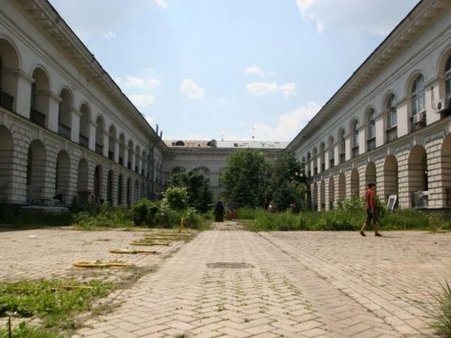 Янукович дозволив приватизацію Гостиного двору Янукович дозволив приватизацію Гостиного двору