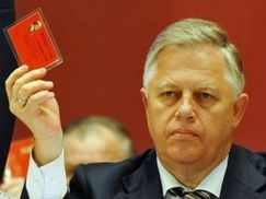 У Симоненко нет собственного автомобиля, а в прошлом году он заработал 238 тысяч