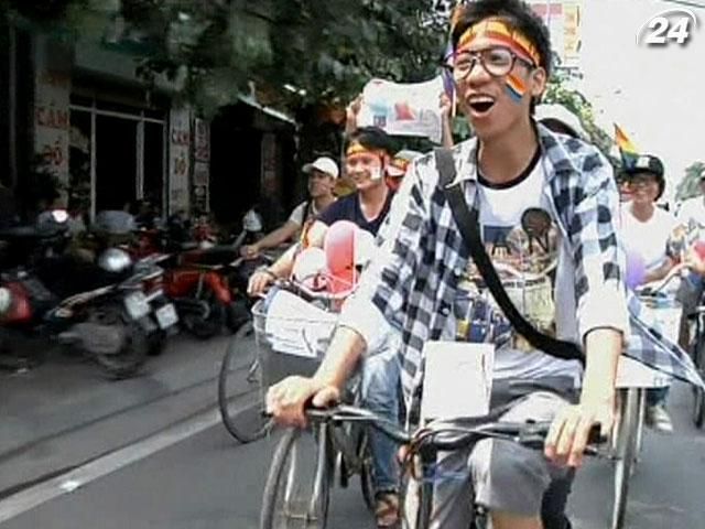 Во Вьетнаме состоялся первый в истории страны гей-парад