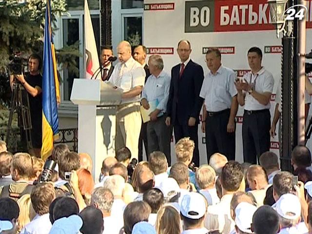Украина прокатилась волна партийных предвыборных съездов