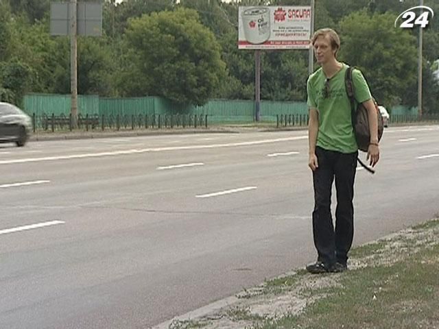 Подорожі автостопом стають популярними серед українців