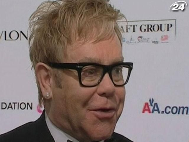 Елтон Джон назвав Мадонну "стриптизеркою", а шоу – "жахливим" Елтон Джон назвав Мадонну "стриптизеркою", а шоу – "жахливим"