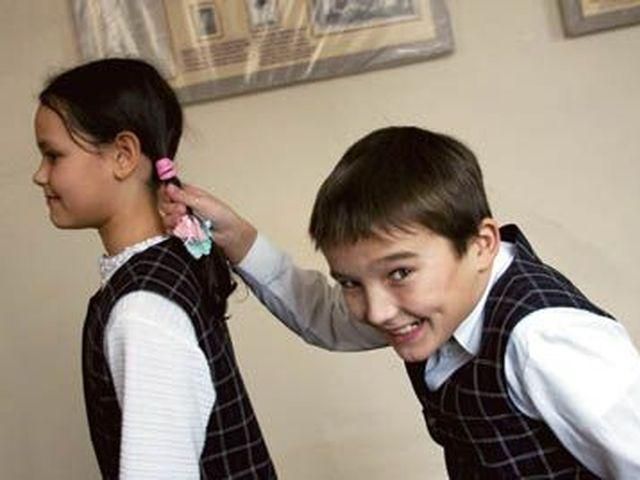 В Донецке детям говорят писать позитивные произведения о Ахметове и Януковиче