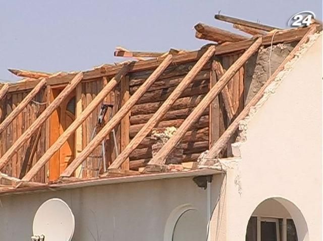 Буря на Прикарпатті позривала дахи будинків