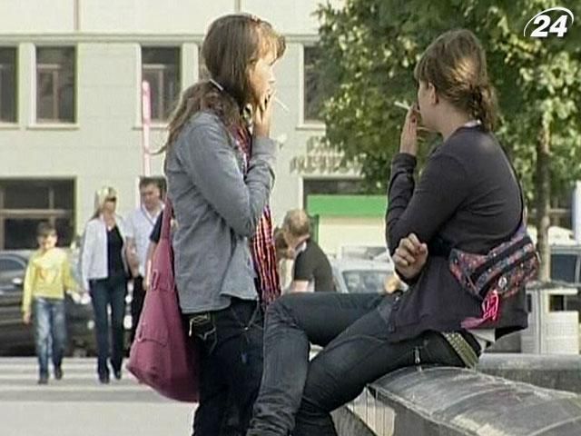 В Білорусі мобільні телефони школярів перевірять на наявність порно