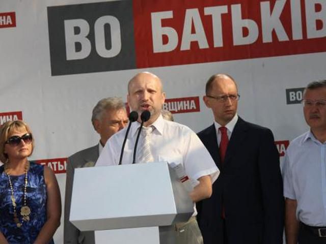 У "Батьківщині" цікавляться, куди Пшонка планує везти Тимошенко