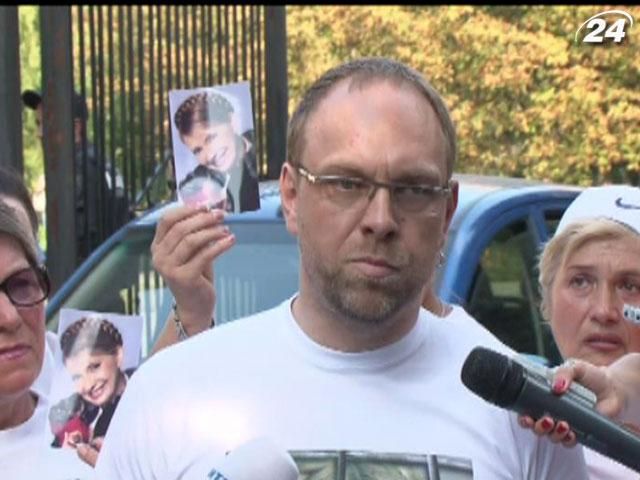 Власенко: Тимошенко вскоре силой вывезут из больницы Власенко: Тимошенко вскоре силой вывезут из больницы