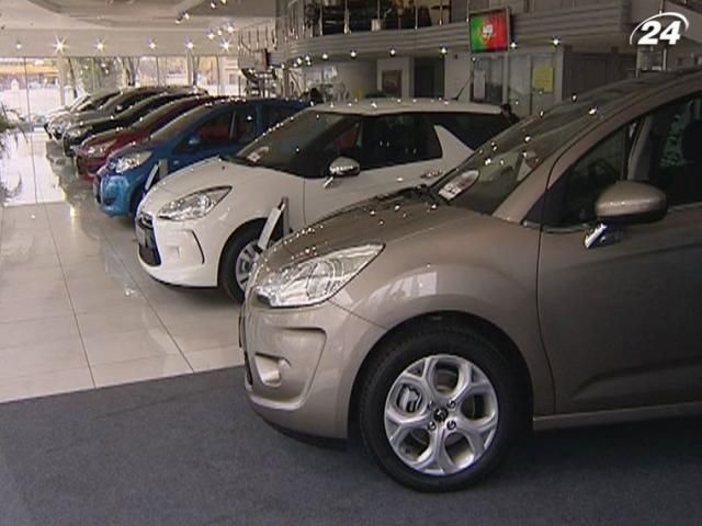 В салонах временно нельзя купить авто В салонах временно нельзя купить авто