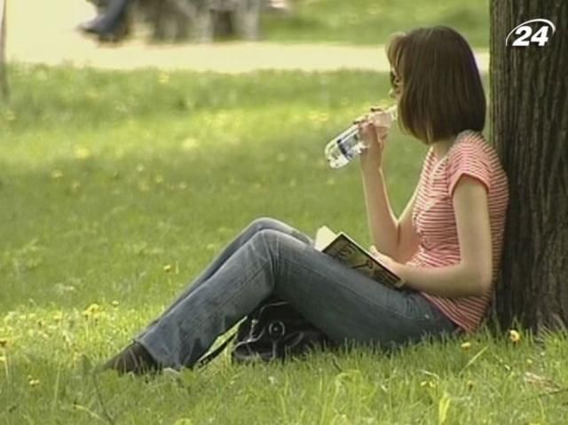 Медики: в жару нужно употреблять как можно больше воды Медики: в жару нужно употреблять как можно больше воды