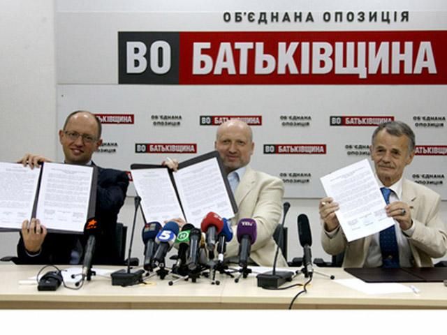 Об'єднана опозиція обіцяє скасувати "мовний" закон Об'єднана опозиція обіцяє скасувати "мовний" закон