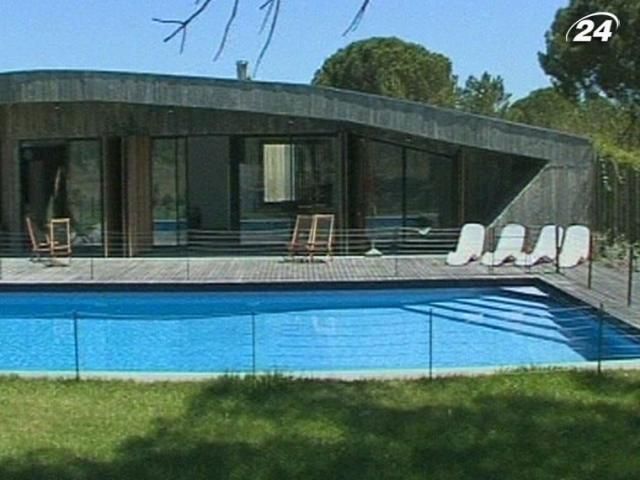 Фасад будинку в Португалії можна змінювати відповідно до часу дня Фасад будинку в Португалії можна змінювати відповідно до часу дня