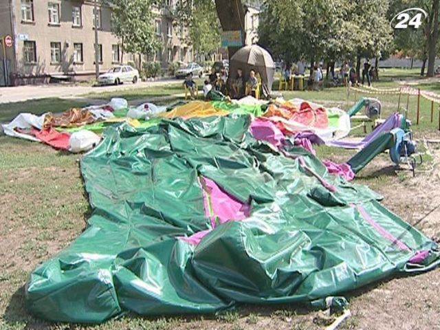 10-летний мальчик упал с горки и впал в кому 10-летний мальчик упал с горки и впал в кому