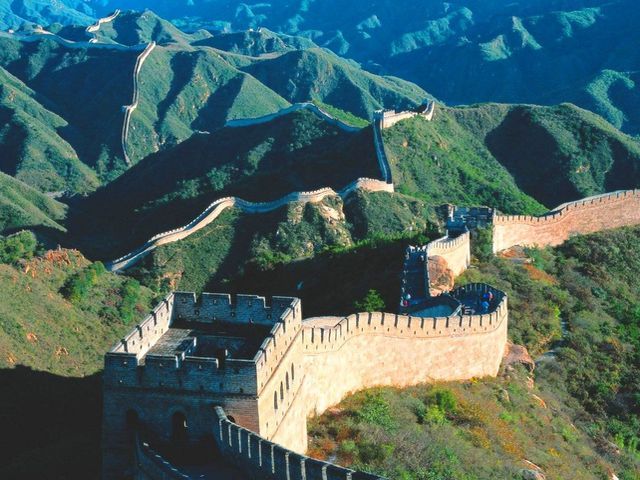 Через зливи падає Велика китайська стіна