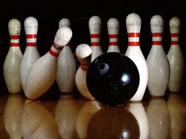 Американец завещал похоронить его в шаре для боулинга Американец завещал похоронить его в шаре для боулинга