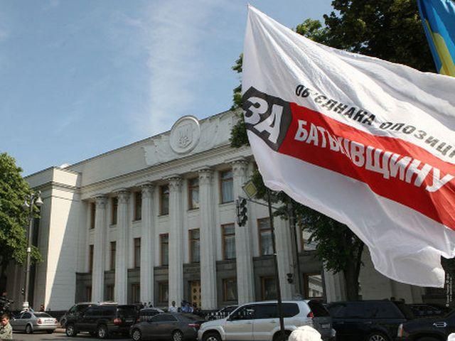 Сьогодні суд розгляне позов опозиції щодо реєстрації Тимошенко та Луценка