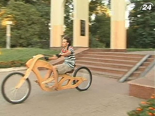 Ивано-франковский умелец изготовил велосипед из дерева