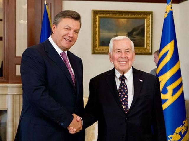 Янукович встретился с сенатором Конгресса США (Фото)