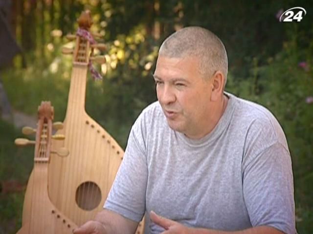Юрий Кочержинский изготавливает бандуры почти вслепую Юрий Кочержинский изготавливает бандуры почти вслепую