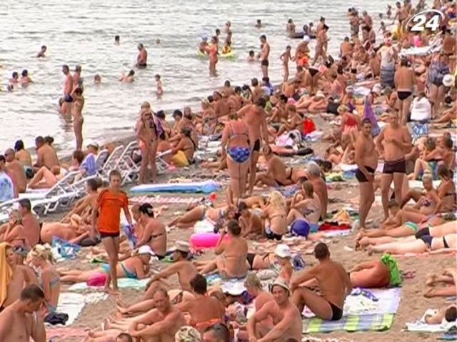 В курортных городках Крыма борются со стихийной торговлей В курортных городках Крыма борются со стихийной торговлей