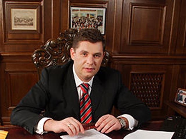 Кандидат Третьяков готовий служити народу зі своїми 50 мільйонами та Maserati Кандидат Третьяков готовий служити народу зі своїми 50 мільйонами та Maserati