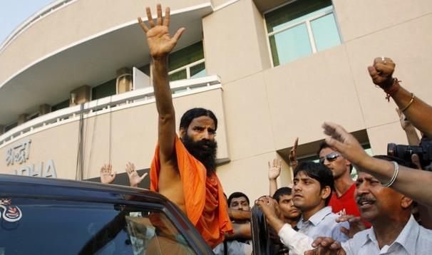 В Індії заарештували гуру йоги, який бореться проти корупції 