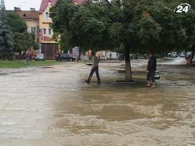 В Украине объявили штормовое предупреждение - 14 августа 2012 - Телеканал новин 24