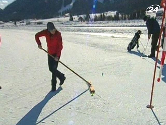 В Австрии играют в гольф среди льдов В Австрии играют в гольф среди льдов