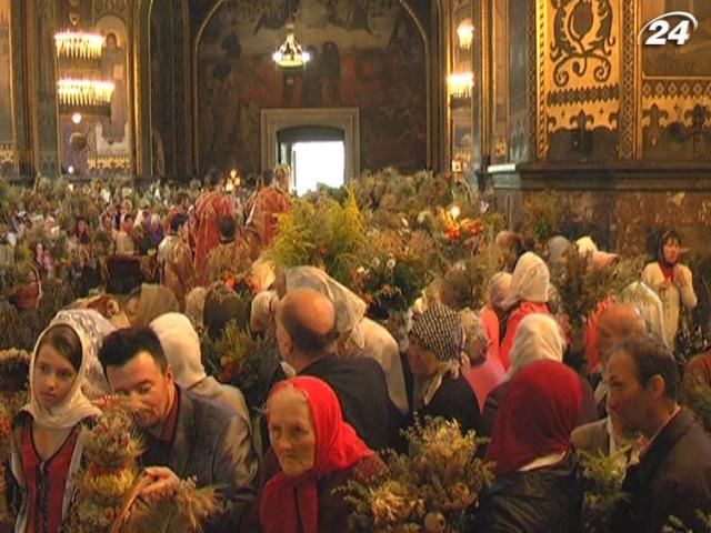 Православные и греко-католики празднуют Медовый Спас