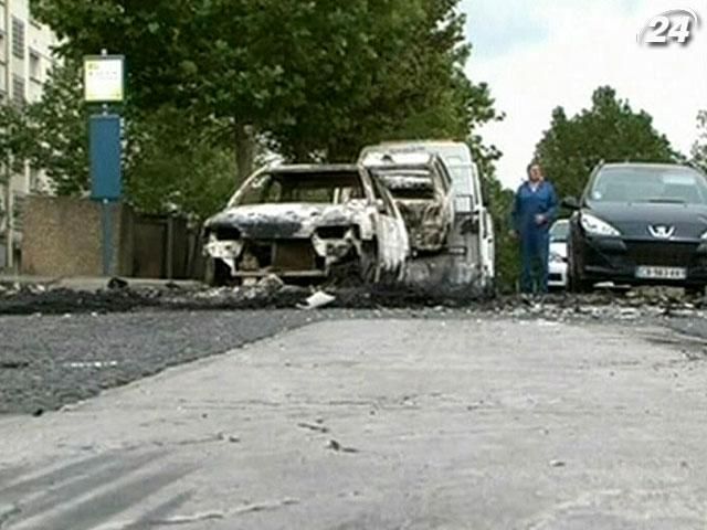 У Франції внаслідок заворушень поранено 16 поліцейських У Франції внаслідок заворушень поранено 16 поліцейських