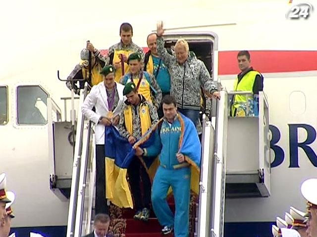 Українські олімпійці повернулись з Лондона Українські олімпійці повернулись з Лондона