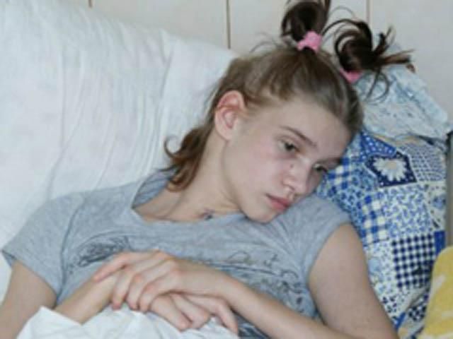 Судмедэксперт: На горле Александры Поповой стояли ногой три минуты Судмедэксперт: На горле Александры Поповой стояли ногой три минуты